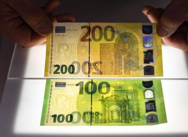 Ecco le nuove banconote da 100 e 200 euro: a prova di lavatrice e più difficili da falsificare