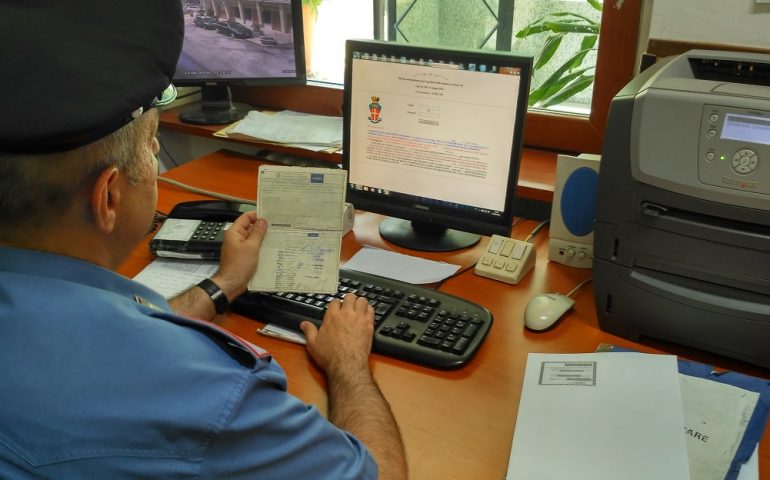 Orgosolo, cerca di vendere un’auto online ma è una truffa. 25enne denunciato dai carabinieri