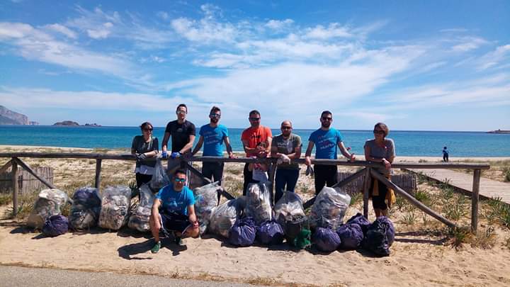 La spiaggia della Capannina libera dai rifiuti: la lodevole iniziativa dell’associazione 4 Mori in Apnea