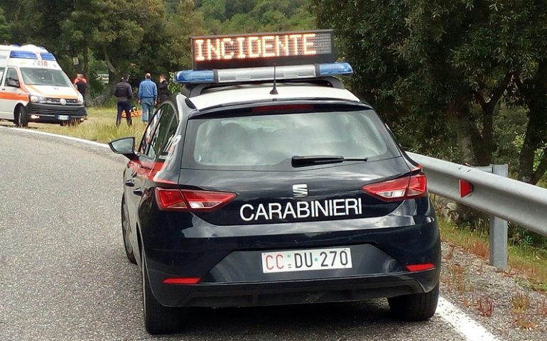 SS128, brutto incidente: finisce nel dirupo con la moto. 51enne trasportato all’ospedale in elisoccorso