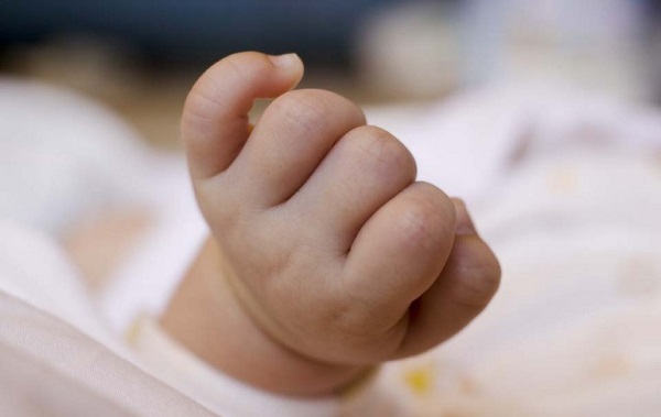 Accusata di infanticidio per aver partorito un bimbo nato morto, viene assolta