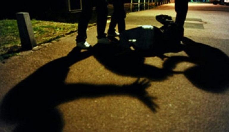 Accoltellato e picchiato brutalmente, trentenne ricoverato in ospedale