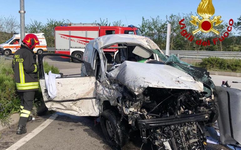 Grave incidente sulla SS 389, Nuoro-Lanusei: tre persone ferite