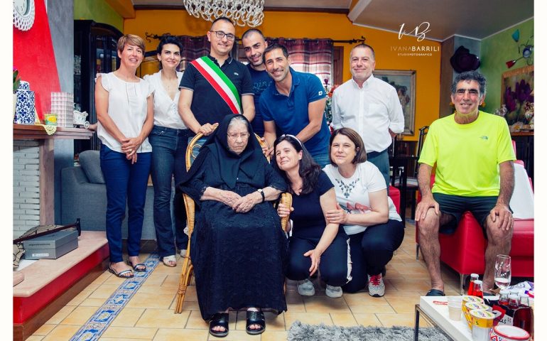 La comunità di Bari Sardo festeggia la sua centenaria Margherita Pischedda