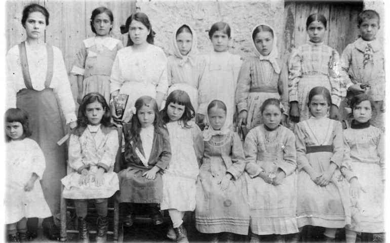 Come eravamo. Jerzu, 1915: la maestra Albina Mereu e la sua classe, una terza elementare