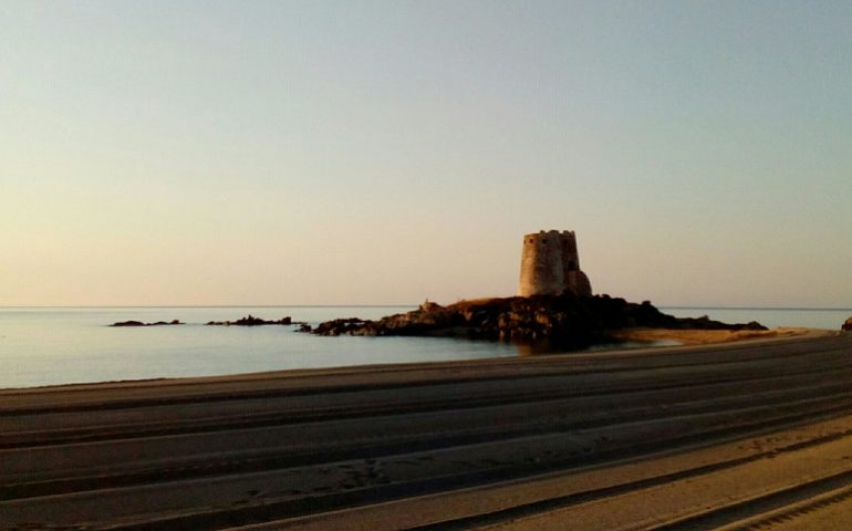 Le foto dei lettori. La magia dell’alba alla Torre di Bari Sardo