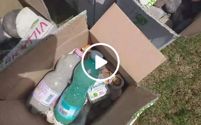 (VIDEO) Sardegna saccheggiata: diversi kg di conchiglie, sabbia e sassi, sequestrati all’aeroporto di Elmas