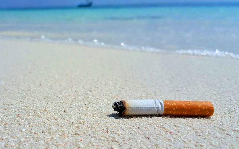 Vietare il fumo in tutte le spiagge sarde: Codacons presenta diffida