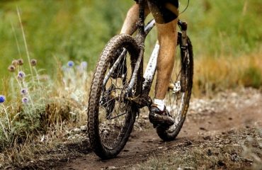 athlete cyclist dirty mountain bike biking in trail - sito 1Limburg