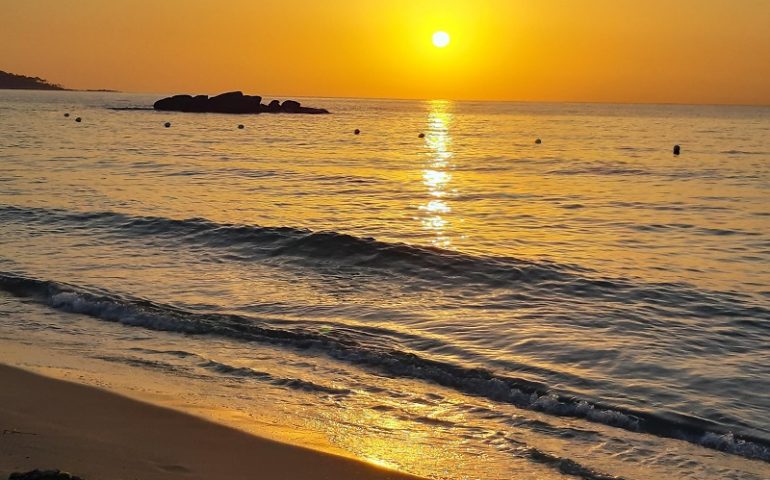 Le foto dei lettori. Una meravigliosa alba a Orrì nel bellissimo scatto di Paola Ferreli