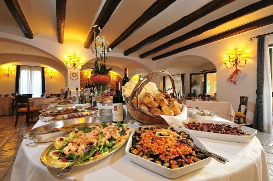 Il Ristorante Arbatasar, a tavola la perfetta unione di tradizione e innovazione tra le braccia del Borgo Marinaro