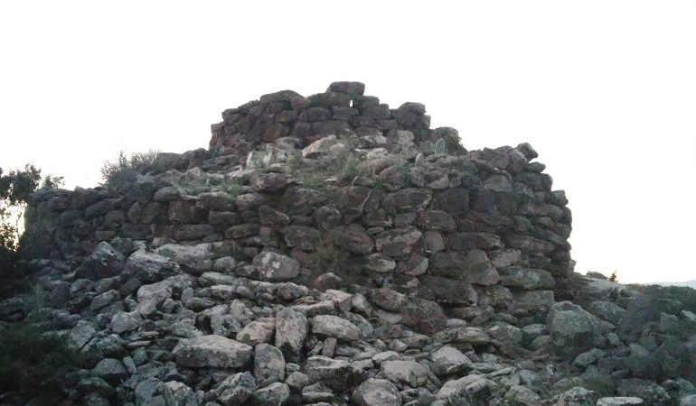 Il nuraghe Sellersu di Bari Sardo, una sentinella di guardia alla Baia di Cea