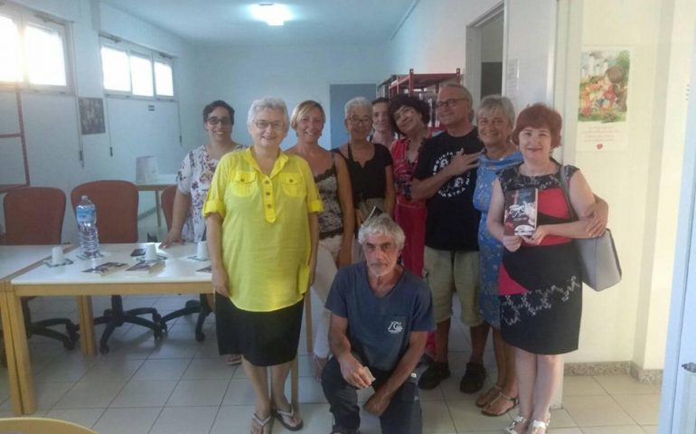 “Un tè con Agatha” di Seconda Carta approda a Bari Sardo: la presentazione in biblioteca