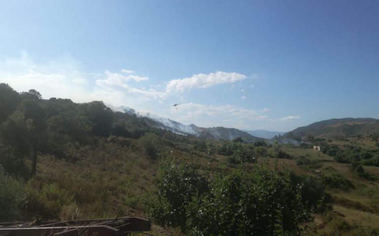 Ancora fiamme in Ogliastra. Incendio nelle campagne di Ilbono