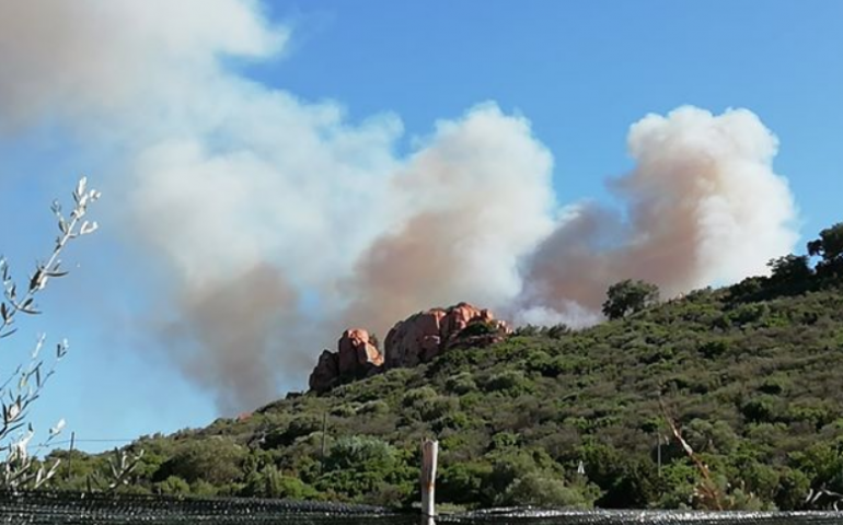 Ancora fiamme in Ogliastra. Un altro terribile incendio tra Tortolì e Bari Sardo