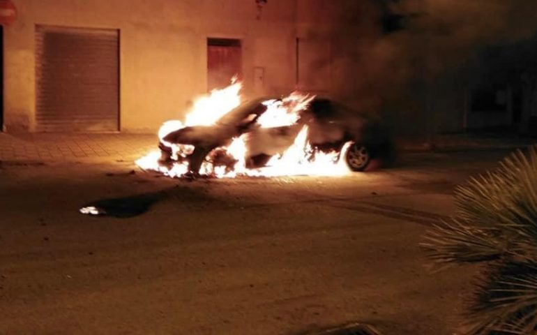 In fiamme l’auto di Matteo Piras, Sindaco di Cardedu. Il gravissimo atto intimidatorio avvenuto stanotte