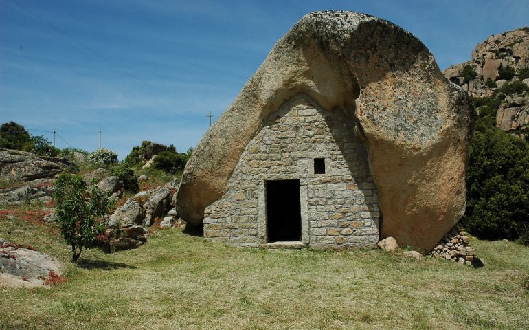 Curiosità. La casa dei Puffi esiste davvero e si trova in Sardegna