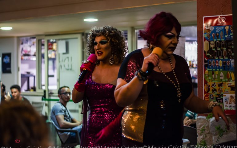 (PHOTOGALLERY) Musica, degustazioni e tanto divertimento alla notte bianca di Bari Sardo