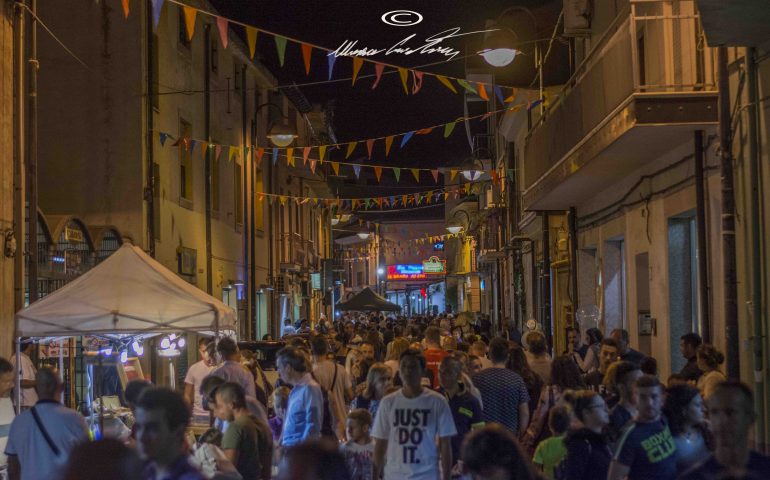 Tortolì, stasera secondo appuntamento con la Notte Bianca: spettacoli, shopping sotto le stelle e artigianato