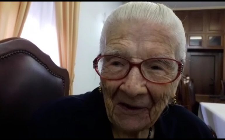 Nonna Emanuela, 106 anni, svela il segreto dei centenari: andare d’accordo con tutti
