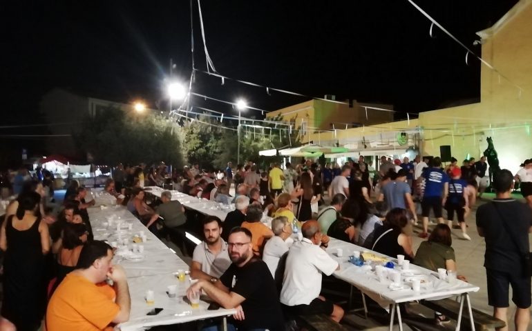 (FOTO) La festa in onore di Sant’Anna conquista tutti: in tantissimi tra le vie del centro