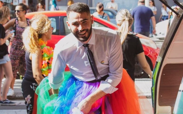 Andrea, lo studente che è riuscito a far issare la bandiera arcobaleno a Tortolì, Lanusei, Baunei e Villagrande