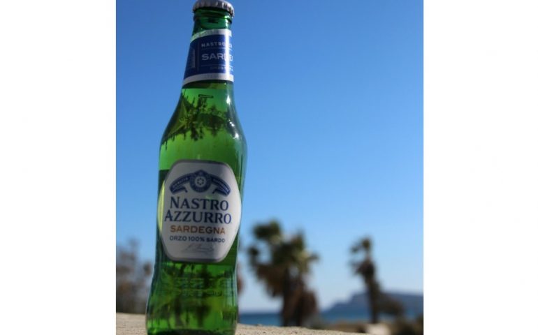 Nasce la birra col nuraghe: la Nastro Azzurro Sardegna, col malto d’orzo 100% sardo