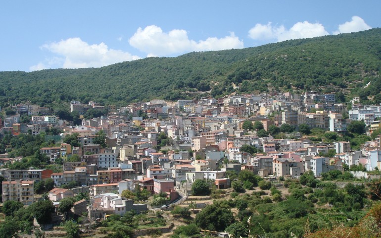 Sull’Ogliastra si abbatte tempesta di Maestrale. Chiusa una strada a Villagrande