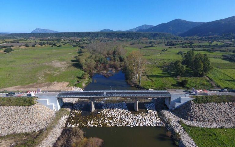 Ponte di Oloè, si chiede la riapertura. Alla manifestazione di oggi presente anche l’amministrazione di Urzulei