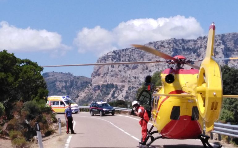 Urzulei. Centauro cade dalla moto e rimane incastrato nel guardrail