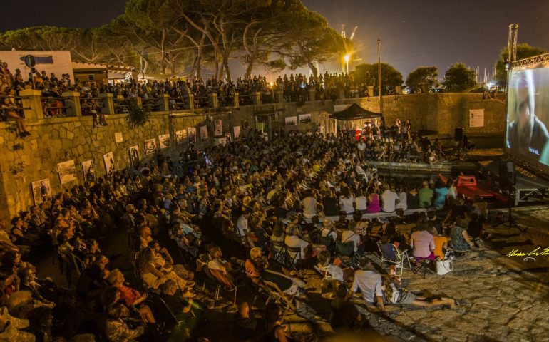 Cal’a Cinema chiude il sipario in bellezza. In centinaia ieri ad Arbatax per “L’uomo che comprò la luna”