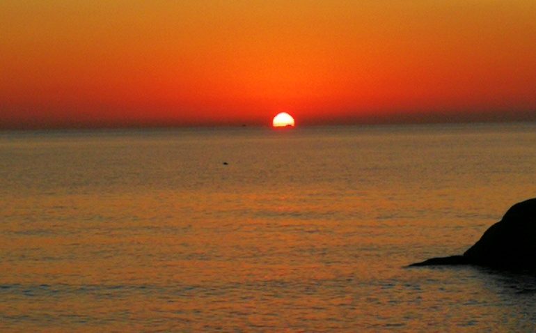 Le foto dei lettori. Mariella Lai immortala la meraviglia di un giorno che inizia al Lido di Orrì