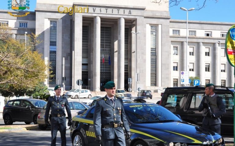 Donna si appropria di 200mila euro di beni di proprietà di un uomo con problemi psichici. Accade a Cagliari