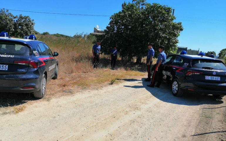 La polvere dell’auto disturba la cena in giardino: lite finisce a colpi di pistola