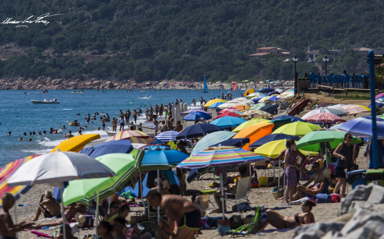 Le foto dei lettori. Ogliastra presa d’assalto dai vacanzieri: Museddu come Rimini