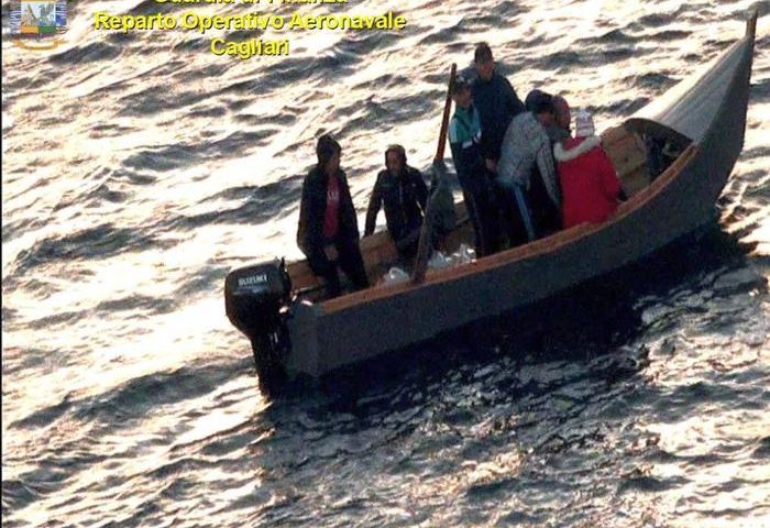 Ancora sbarchi nel sud Sardegna: 67 migranti in 36 ore, tra loro anche una donna e un bimbo
