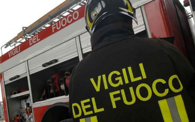 131 Dcn, uscita Nuoro: incidente. Ferito un 33enne, intervengono i Vigili del fuoco