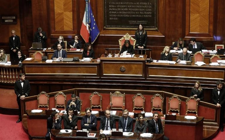 Crisi di Governo: il Senato boccia il calendario di Salvini che rilancia il taglio delle poltrone