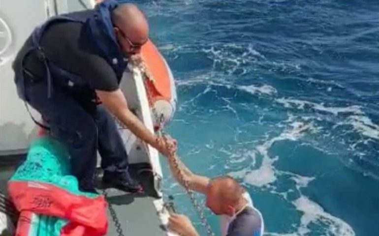 Arbatax, turista tratto in salvo dagli uomini della guardia costiera