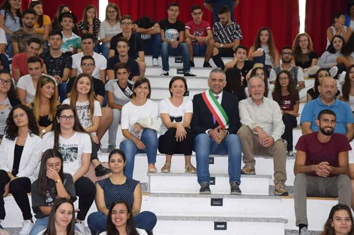 Jerzu inaugura l’anno scolastico. Agli studenti, il sindaco Lai come Steve Jobs: “Siate affamati, siate folli”