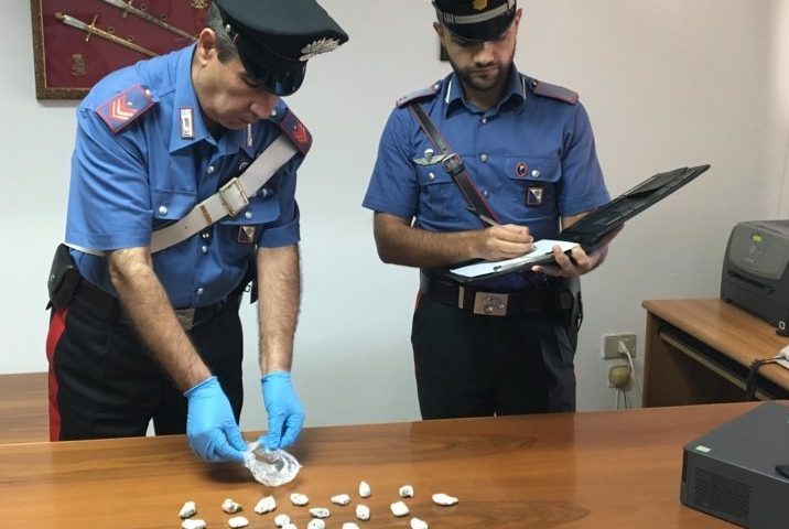 Gairo: trovata in una via del paese una busta abbandonata con 30 dosi di marijuana