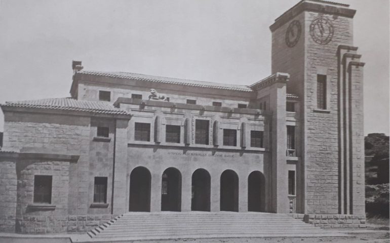 Lo sapevate? Il palazzo delle poste di Nuoro fino agli anni ’60 aveva una parte in più