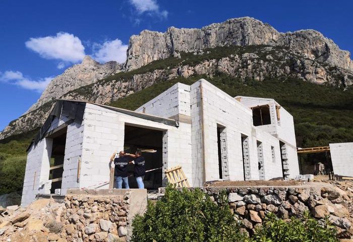 Tavolara. Sequestrata una villa abusiva a 100 metri dal mare nell’Area marina protetta