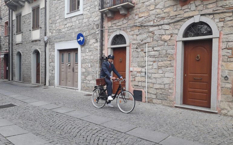 Il postino di “C’è posta per te” pedala anche per le vie di Villagrande