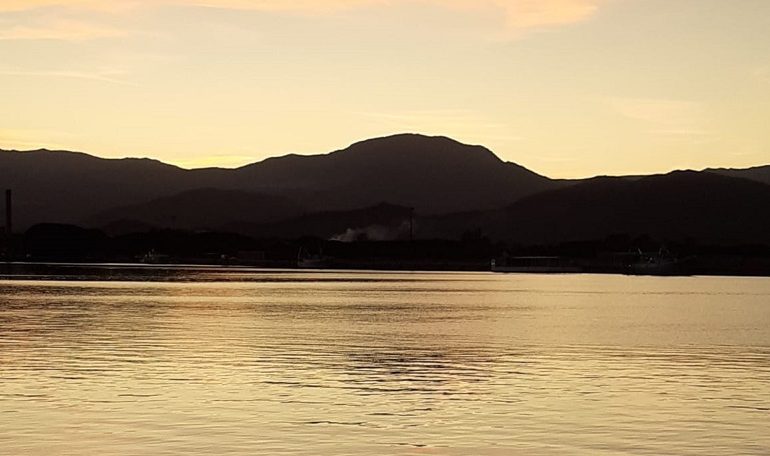 Le foto dei lettori. Ecco com’è il tramonto in Ogliastra: bellissimo scatto immortala Arbatax