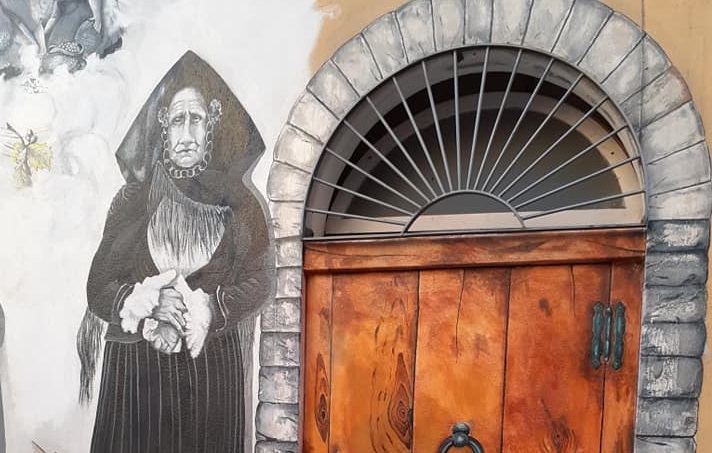 Le foto dei lettori. Sfilata di murales a Villagrande nello scatto di Margherita Musella