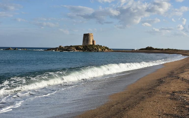 Le foto dei lettori. Autunno dalle mille tonalità alla Torre di Bari Sardo