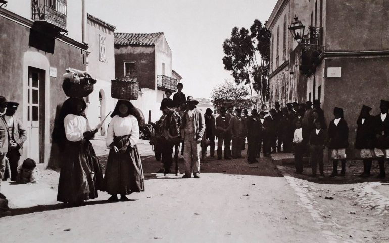 Come eravamo. Tortolì nel lontano 1905: cittadini operosi nel centro della cittadina