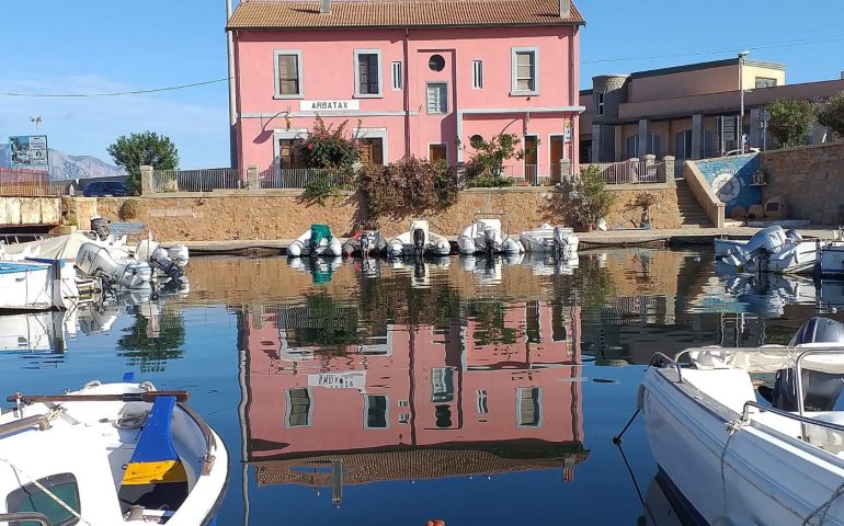 Le foto dei lettori. Cala Genovesi in una mattina d’autunno ( che sa d’estate)