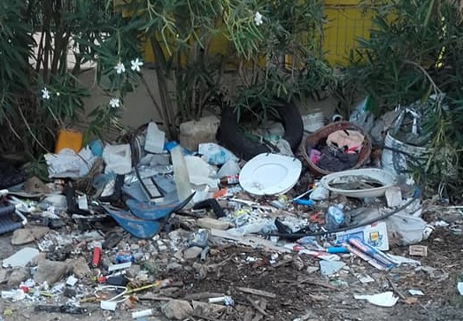 Tortolì, San Gemiliano tra i rifiuti: la rabbia dei residenti